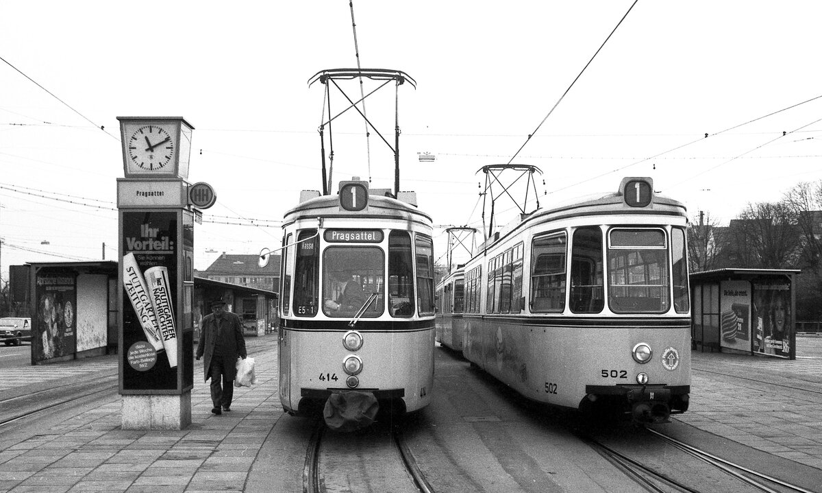 SSB Stuttgart__Liniennummern auf fremden Strecken. GT4 414 und 502 auf Linie 1 begegnen sich am 'Pragsattel', und Zielanzeige 'Pragsattel', das gabs nur an einem Wochenende im Februar 1977 wegen Sperrung der Neckar-Überquerung beim Cannstatter Wasen für die Anschlußarbeiten der neuen Königs-Karl-Brücke.__12-02-1977