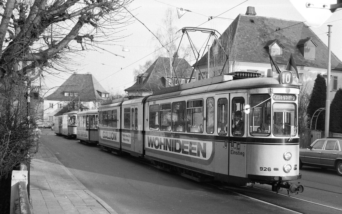 SSB Stuttgart_VerkehrsfreundeStuttgart Abschiedsfahrt für Linie 10 mit Einbeziehung weiterer Strecken. Vor der Endstation 'Doggenburg' gesellt sich ein 10er mit DoT 926 dazu.__20-03-1976