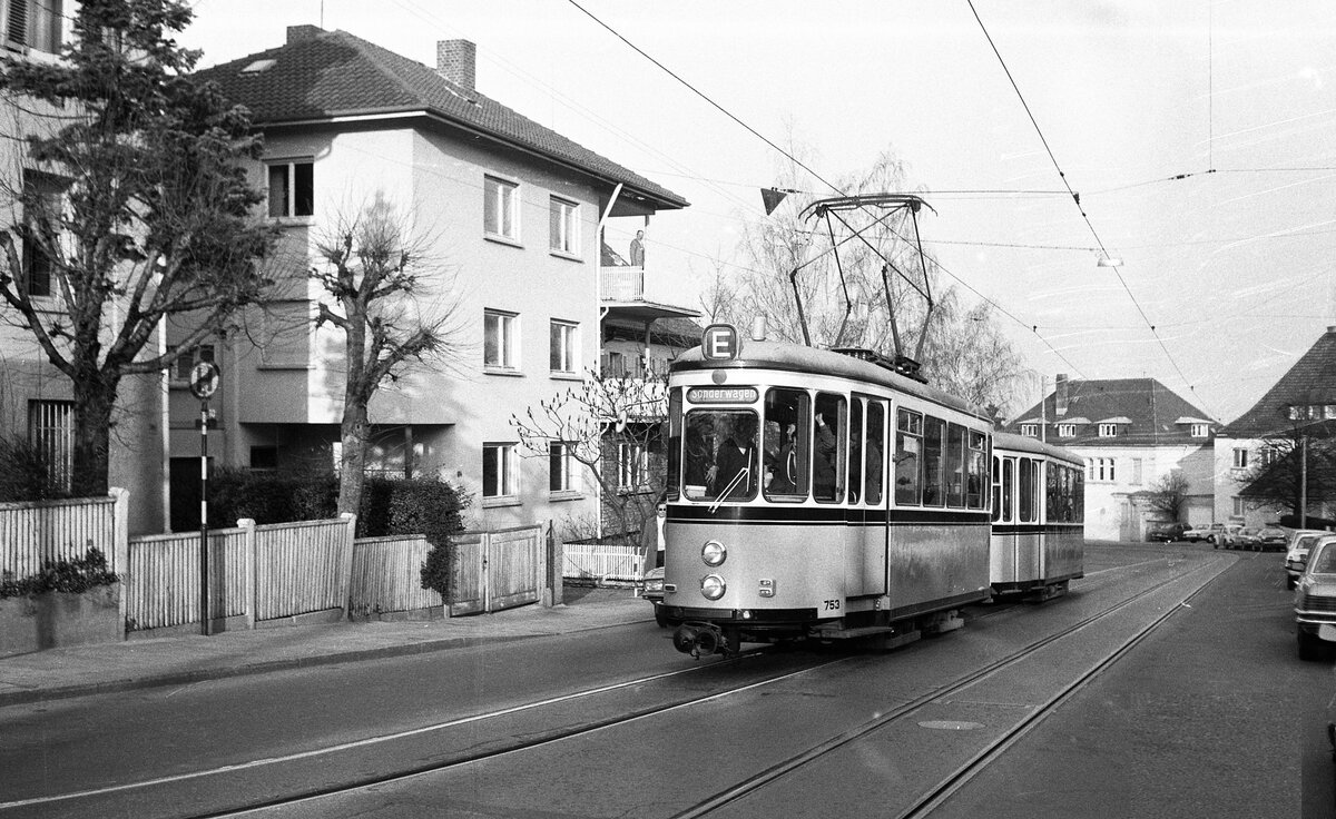 SSB Stuttgart_VerkehrsfreundeStuttgart Abschiedsfahrt für Linie 10 mit Einbeziehung weiterer Strecken. Zweiachser-Garnitur 753+1543 in der Lenzhalde.__20-03-1976