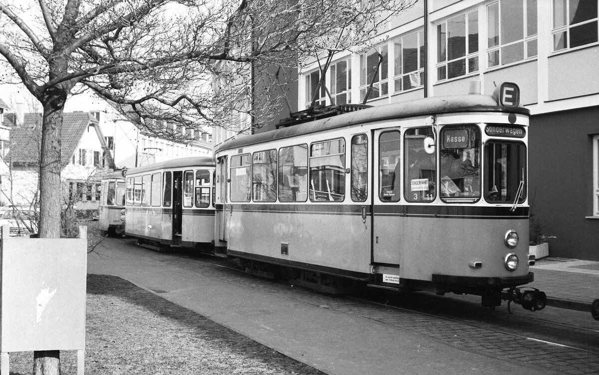 SSB Stuttgart_VerkehrsfreundeStuttgart Abschiedsfahrt für Linie 10 mit Einbeziehung weiterer Strecken. In der Schleife Botnang Tw 753 mit Bw 1543 und GT4 450.__20-03-1976