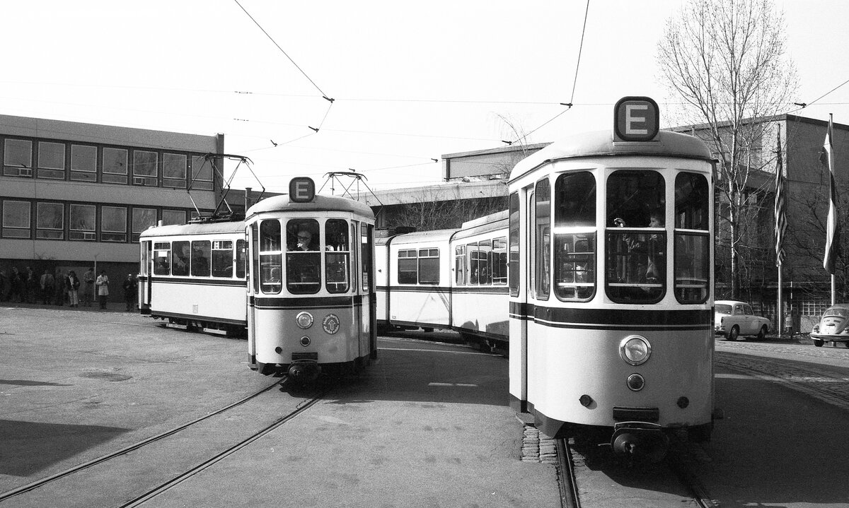 SSB Stuttgart_VerkehrsfreundeStuttgart Abschiedsfahrt für Linie 10 mit Einbeziehung weiterer Strecken. Erster Zwischenhalt 'Killesberg'. DoT4 925 und T2 753 jeweils mit Bw  Schiffle .__20-03-1976