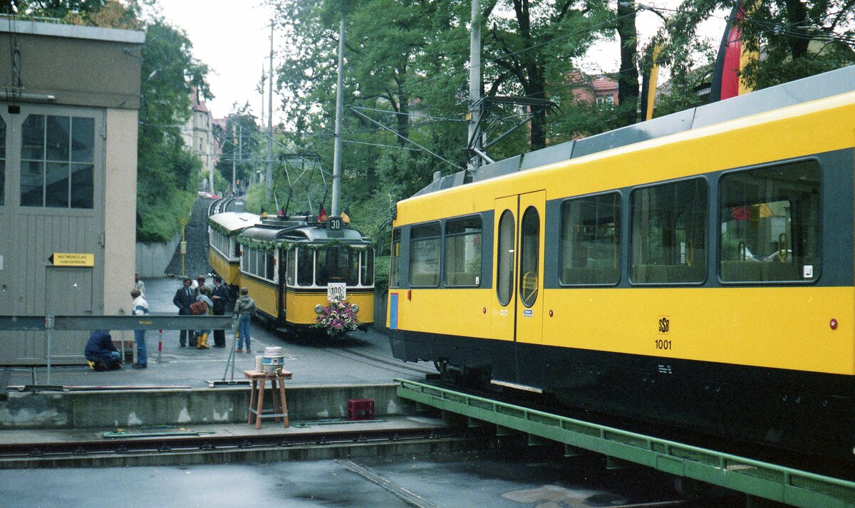 SSB__Zahnradbahn__Beide Jubiläums-Züge im Alten Zahnradbahnhof__15-09-1984