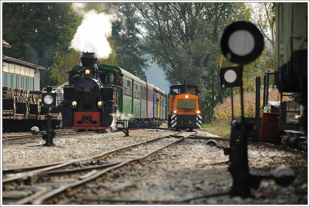 Stainzer Flascherlzug am Vormittag des 4.10.2015 bei der Einfahrt in den Bahnhof Stainz.