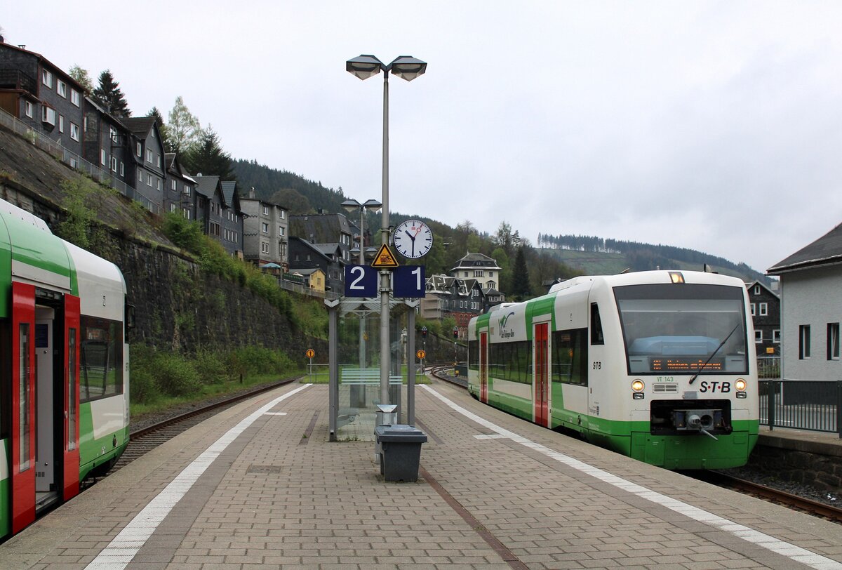 STB VT 143 (95 80 0650 061-4 D-STB) als RB 2108 von Sonneberg (Thr) Hbf nach Neuhaus am Rennweg, am 04.05.2024 in Lauscha (Thr).