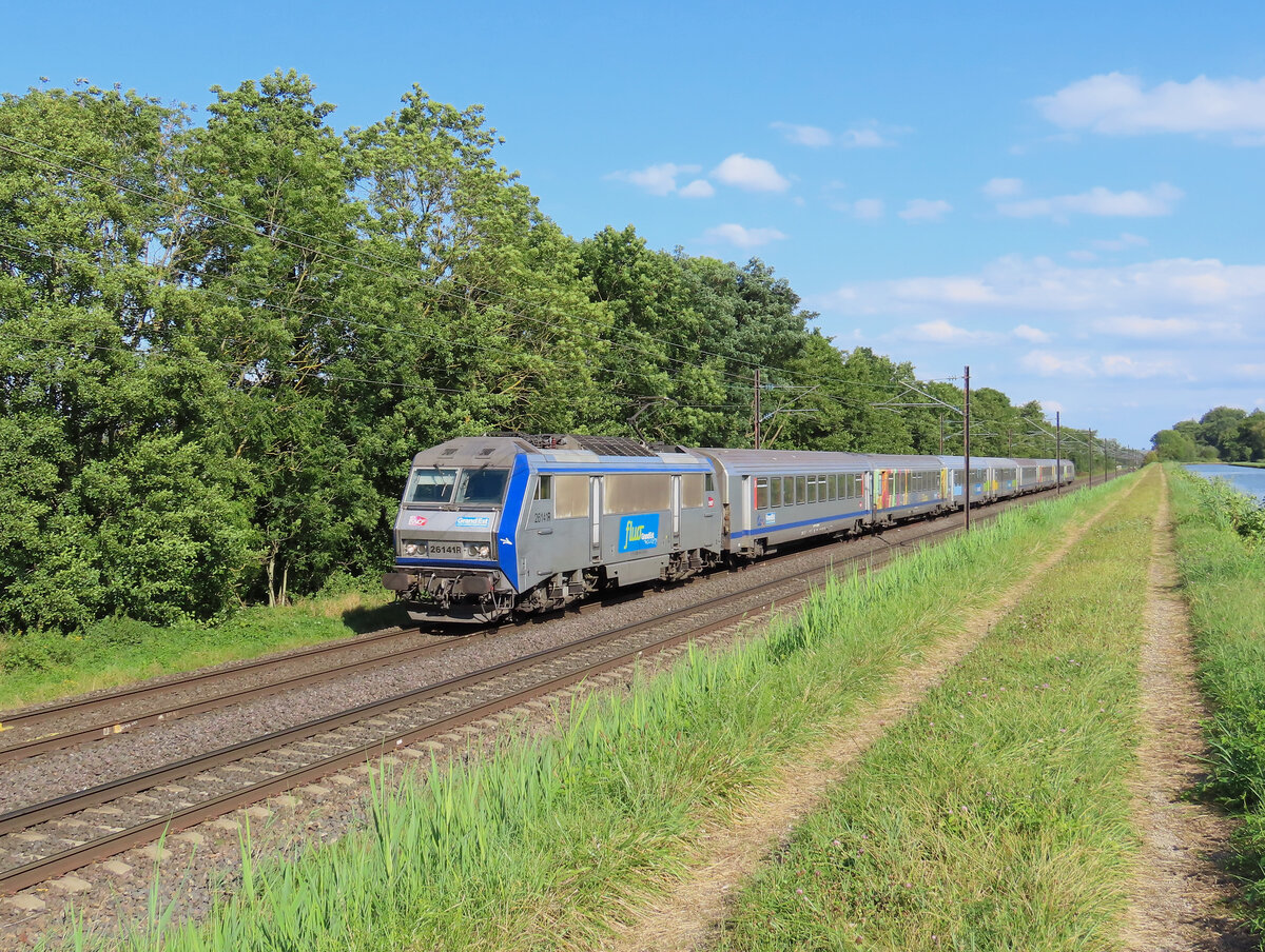 Steinbourg - 8. August 2024 : BB 26141 am TER 839172 von Strassburg nach Paris-Est.