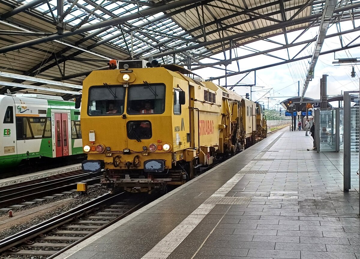 STRABAG MATISA  Bumble B66  (99 80 9124 003-1 D-BRS) am 24.07.2024 in Erfurt Hbf.