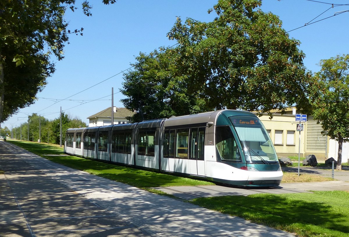 Straburg, die Straenbahn im Europaviertel, Aug.2016