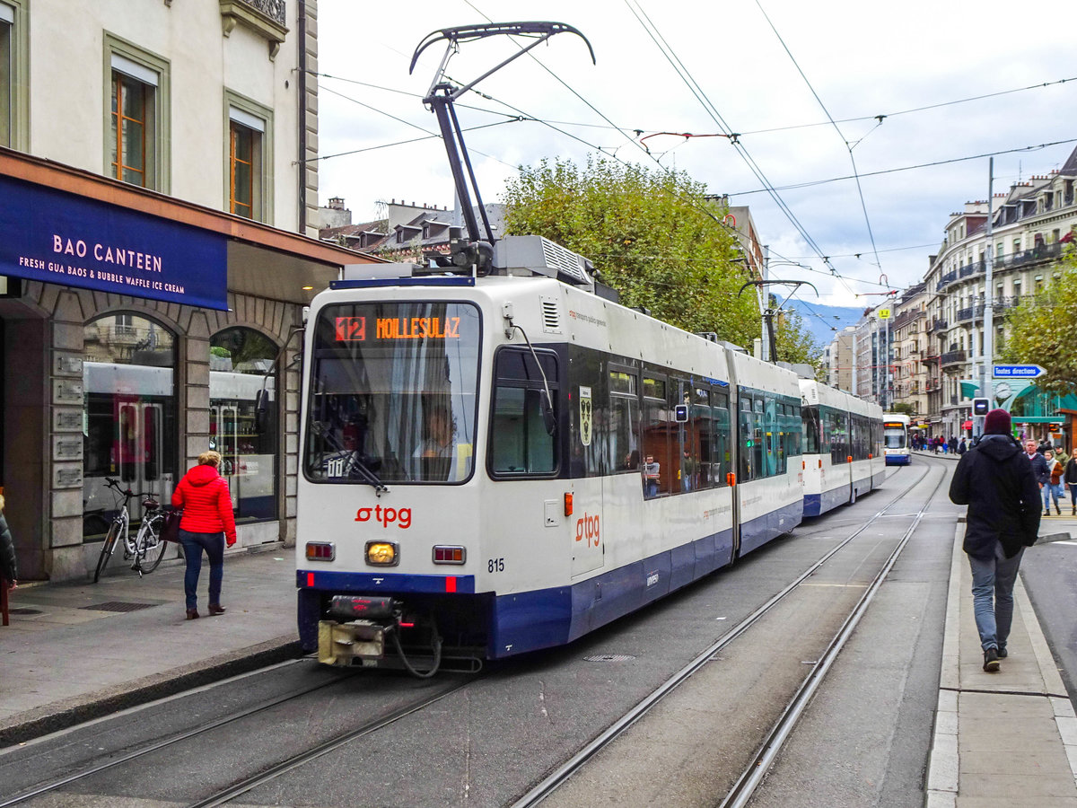 Straßenbahn Genf Linie 12 nach Moillesulaz am Plainpalais, 09.11.2019.