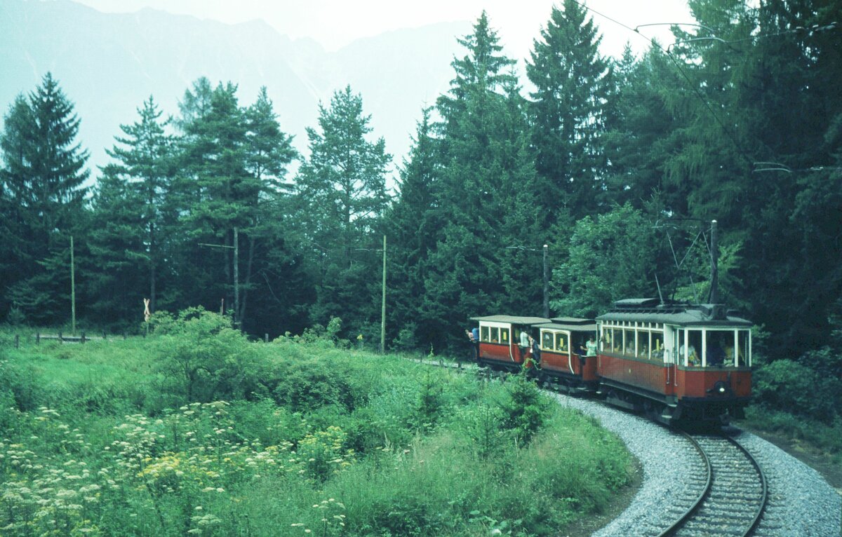 Straßenbahn Innsbruck__Mittelgebirgsbahn__Die dritte Kehre ist gleich geschafft.__20-08-1973