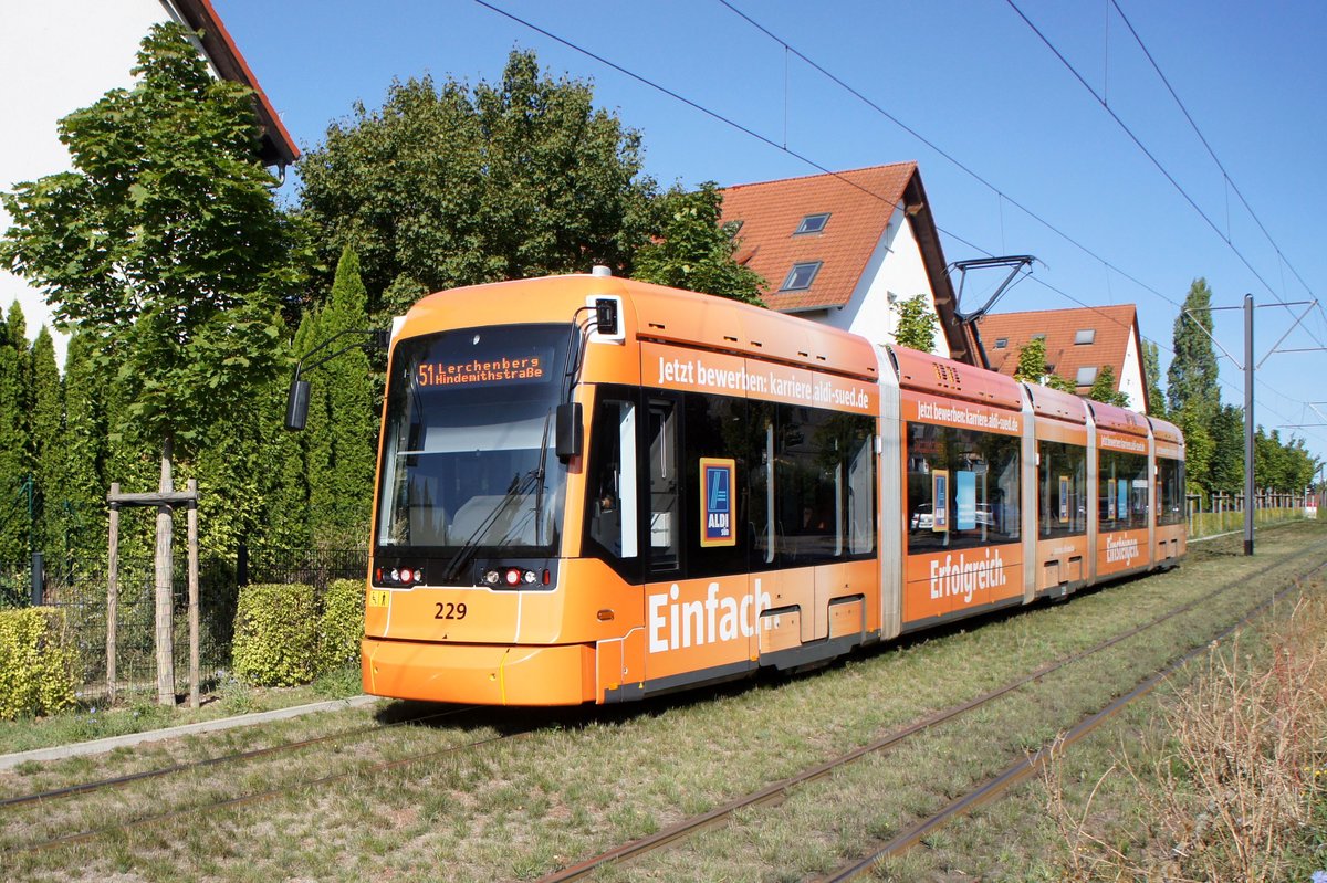 Straßenbahn Mainz / Mainzelbahn: Stadler Rail Variobahn der MVG Mainz - Wagen 229, aufgenommen im September 2018 in Mainz-Bretzenheim.