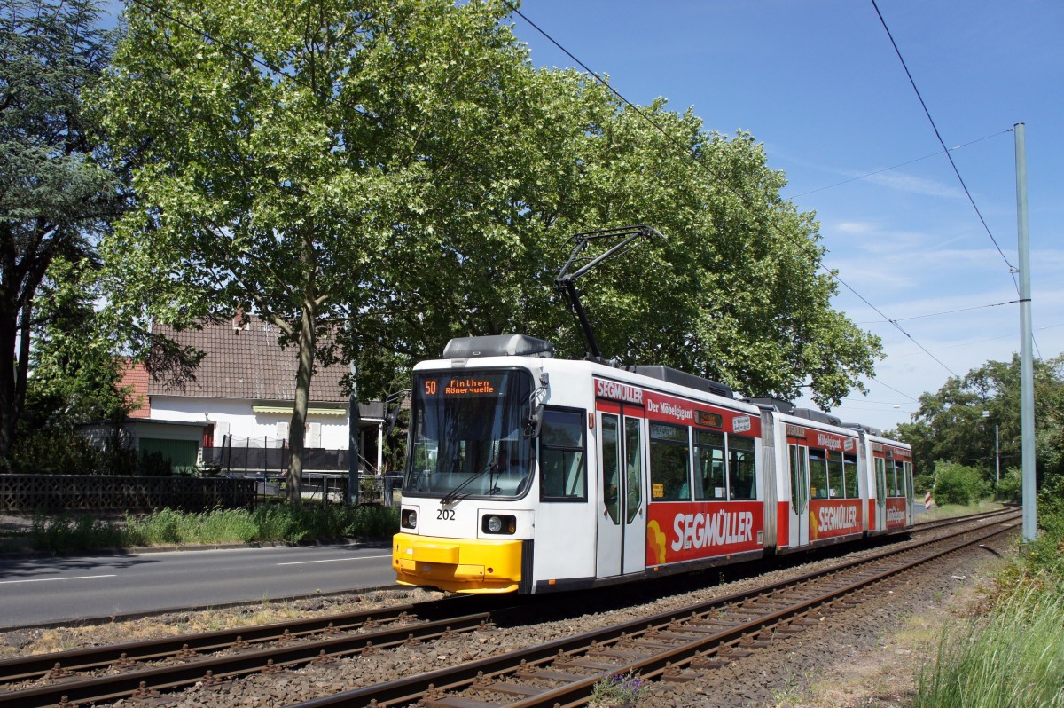 Straßenbahn Mainz: Adtranz GT6M-ZR der MVG Mainz - Wagen 202, aufgenommen im Mai 2015 in Mainz-Gonsenheim.