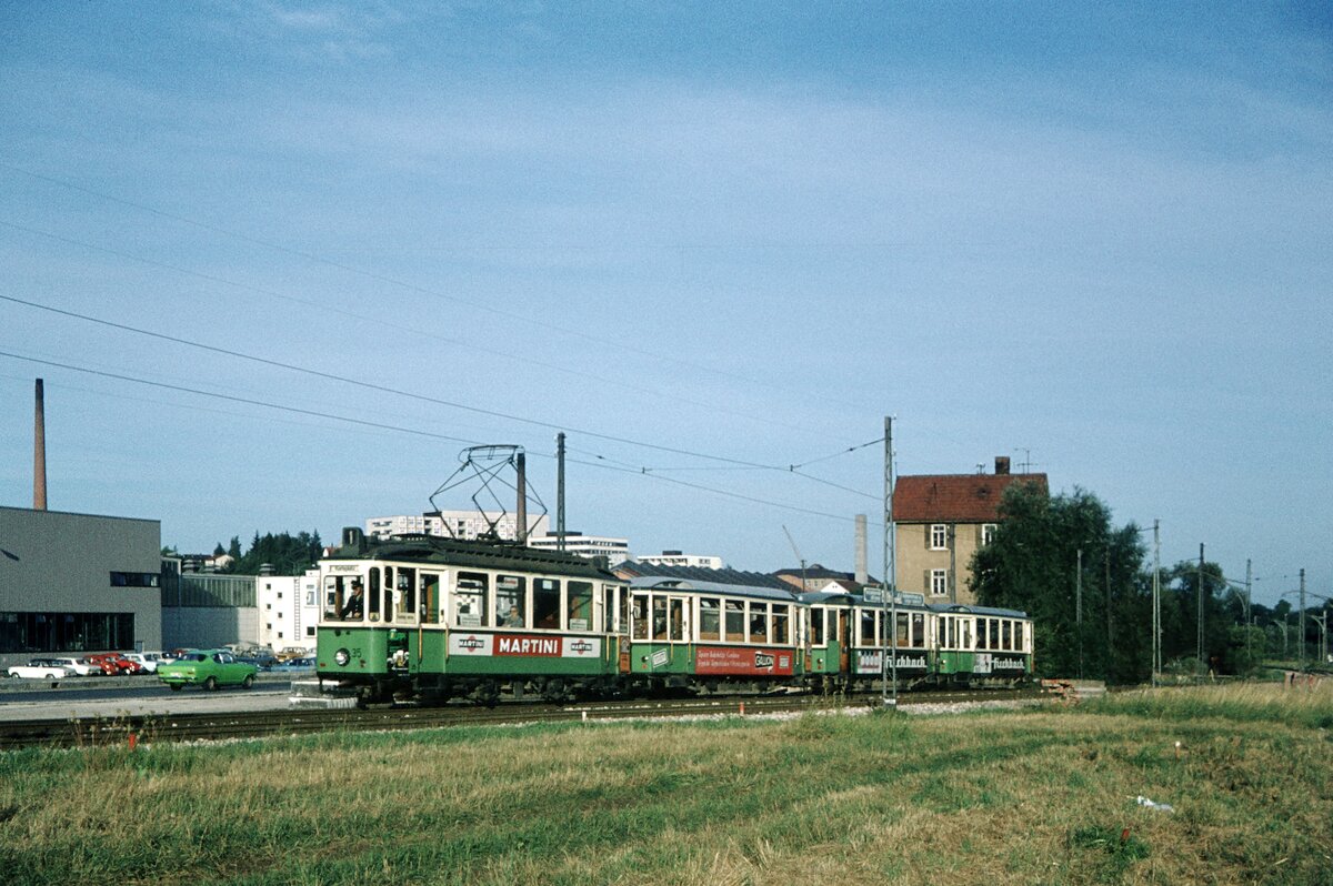 Straßenbahn Reutlingen__Der legendäre 4-Wagenzug im Schülerverkehr hier mit Tw 35 beim Südbhf. __05-09-1974 