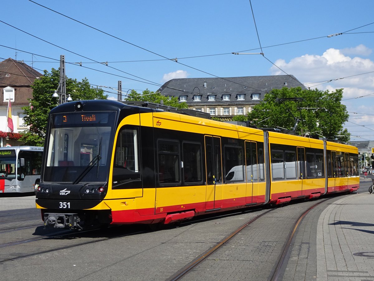 Straßenbahnzug 351 als Linie 3 zum Tivoli am Hbf Karlsruhe, 05.08.2018.