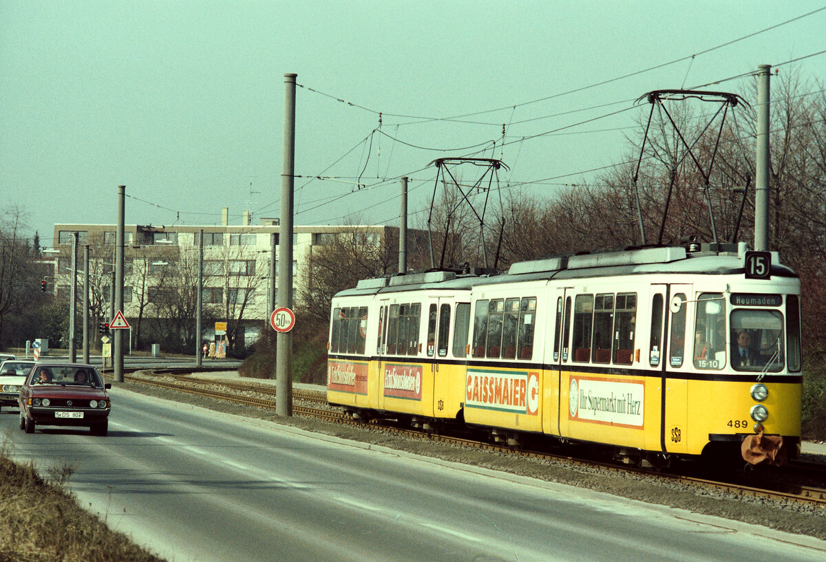 Straßenbahnzug der Stuttgarter Linie 15 fährt auf die erste Haltestelle in Heumaden zu (11.03.1984)