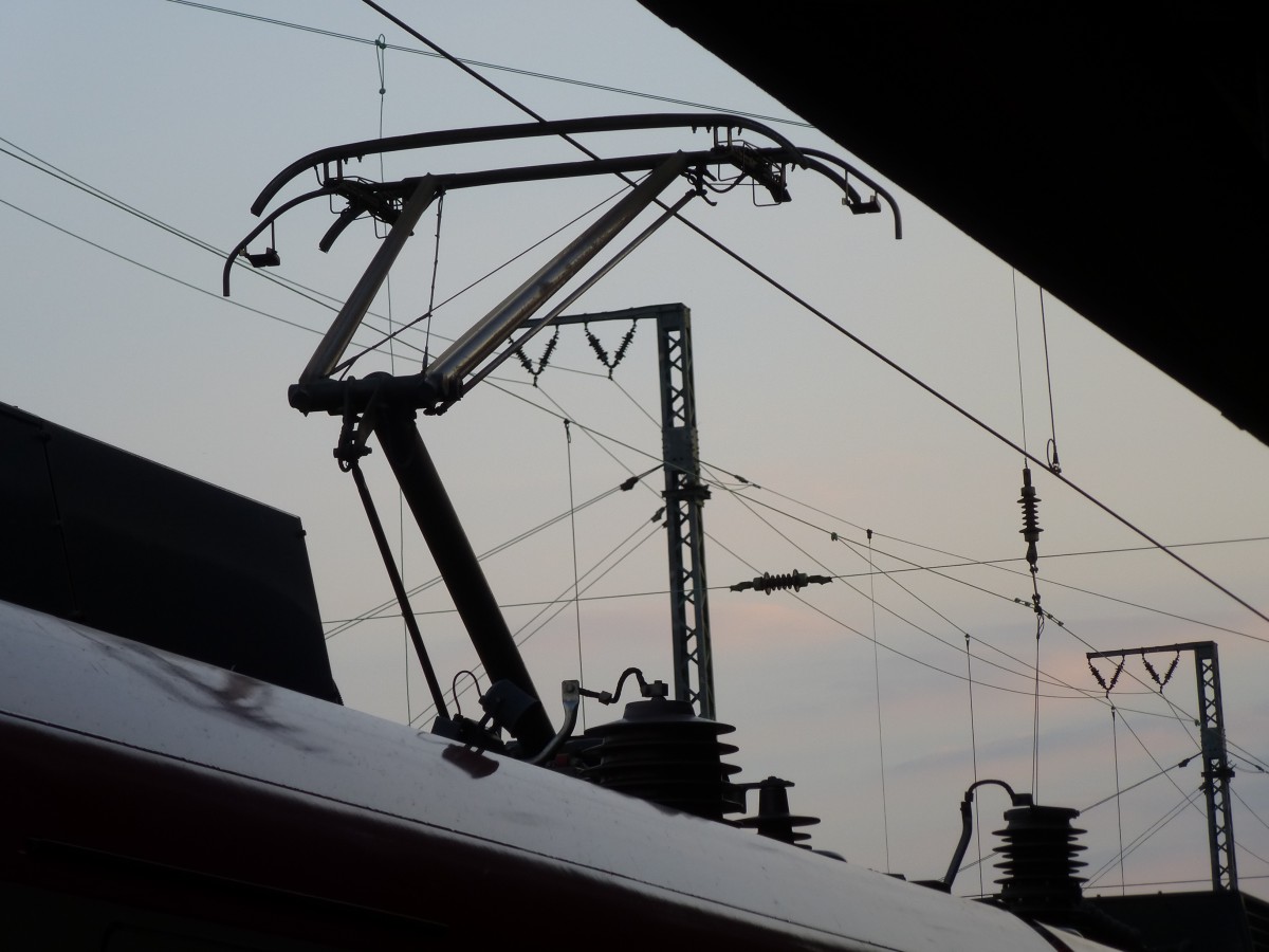 Stromabnehmer eines ET 423.
Aufgenommen am 20.08.2013 Wanne-Eickel Hbf.