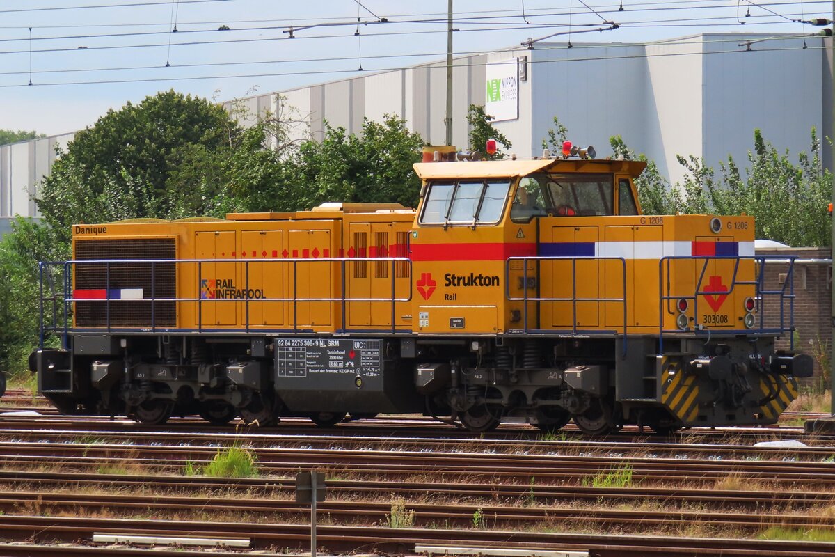 Strukton 303008 macht am Sonntag 18 Augustus 2024 Pause in Roosendaal.