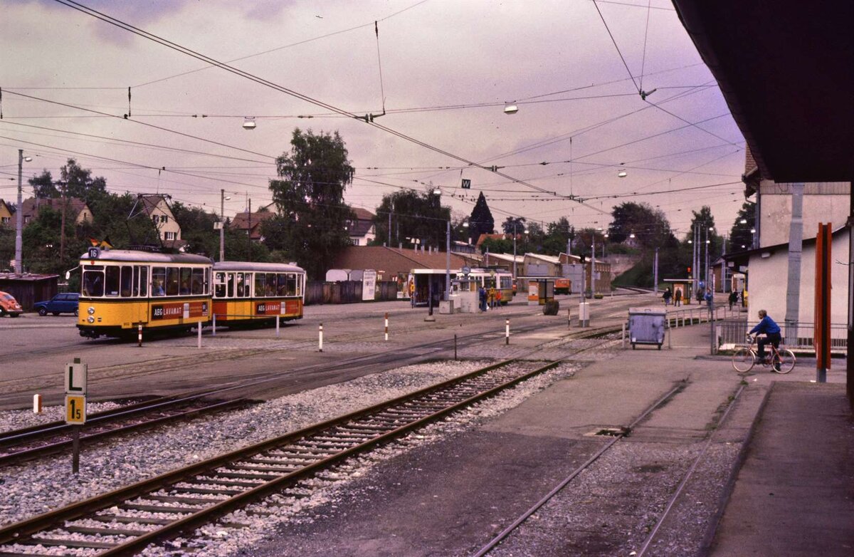 Stuttgarter Straßenbahnsonderfahrt am 31.05.1984: Ein Zug aus TW 802 und Beiwagen vor dem Bahnhof Möhringen.