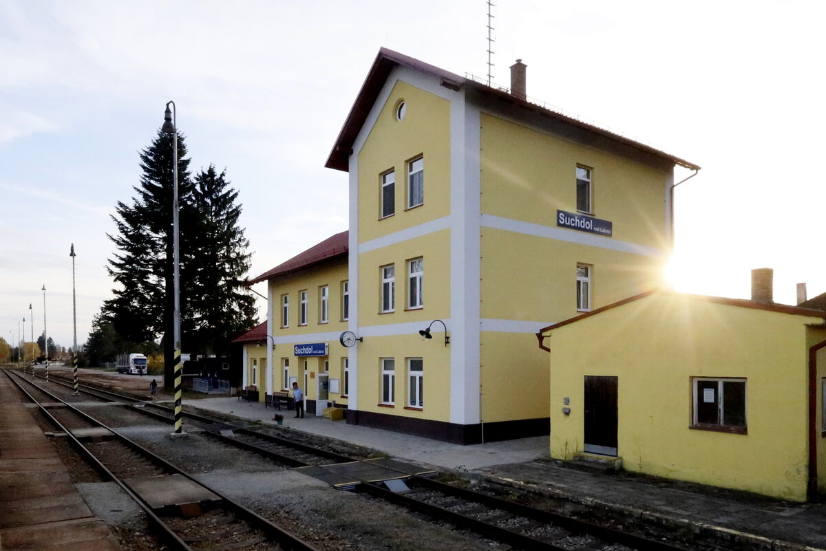 Suchdol, ein kleiner Kreuzungsbahnhof an der Strecke.31.10.2024 15;58 Uhr.
