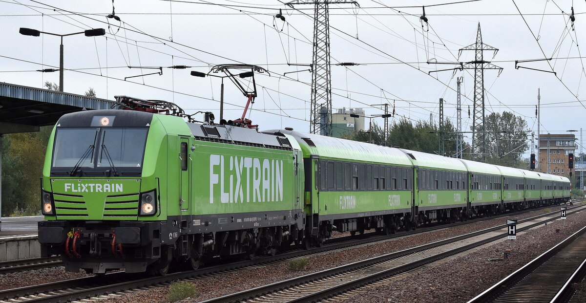 SVG - Schienenverkehrsgesellschaft mbH, Stuttgart [D] mit der BRCE Vectron   X4 E - 862  [NVR-Nummer: 91 80 6193 862-0 D-DISPO] für FLIXTRAIN mit Wagengarnitur am 01.10.24 Höhe Bahnhof Schönefeld b. Berlin.