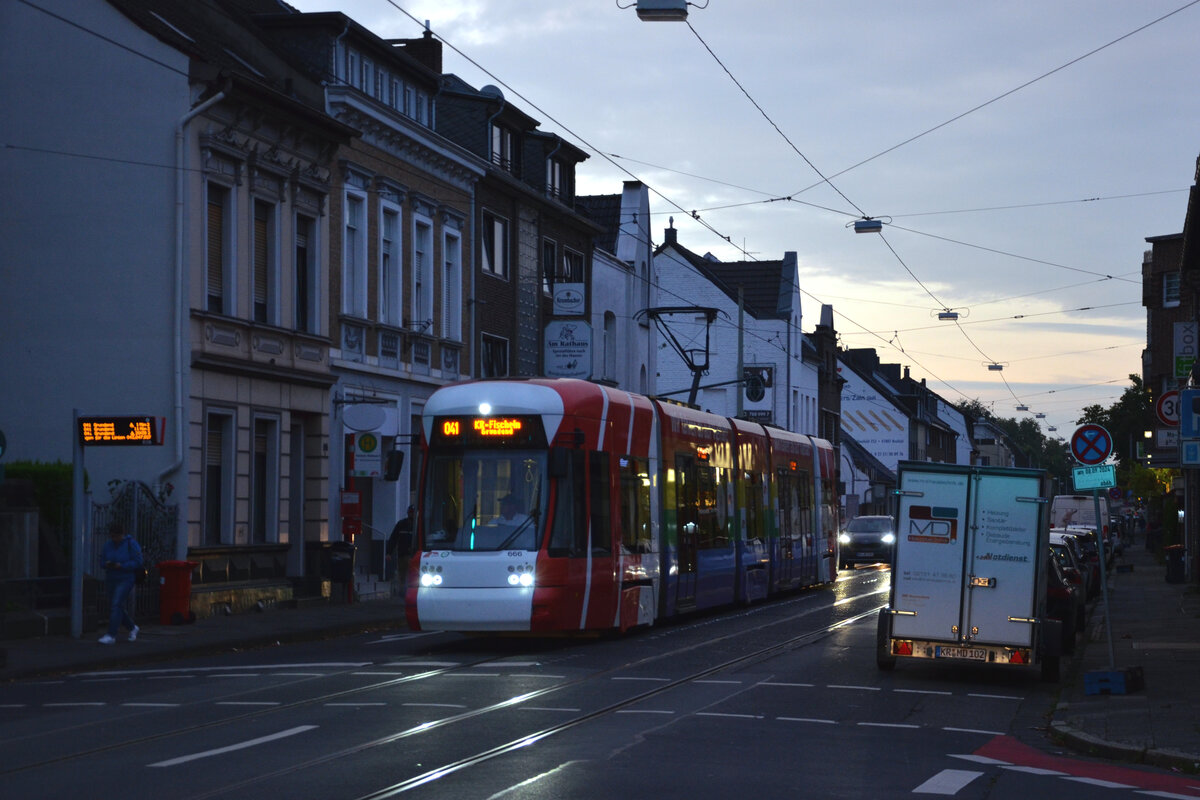 SWK Tw 666
Linie 041, KR-Fischeln Grundend
Krefeld, Clemensstraße
04.09.2024