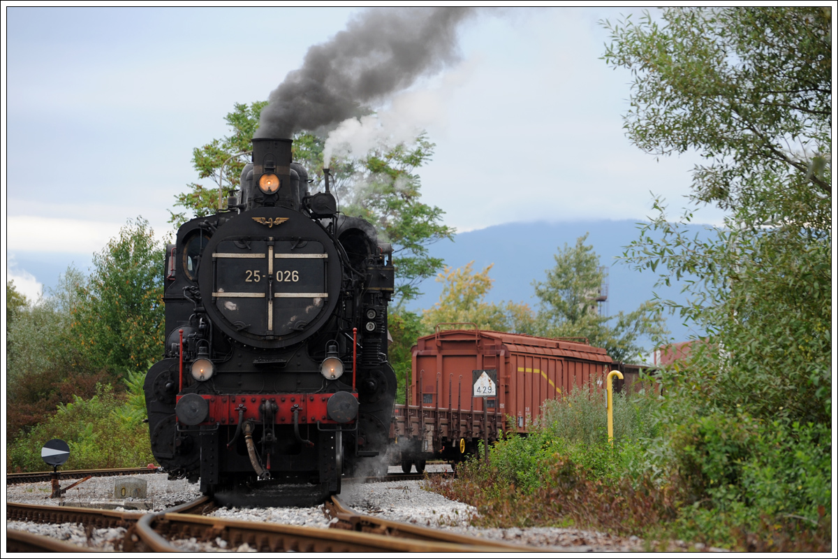 SZ 25-026 bei ihrer Probefahrt im Industriegebiet in Celje am 24.9.2015.