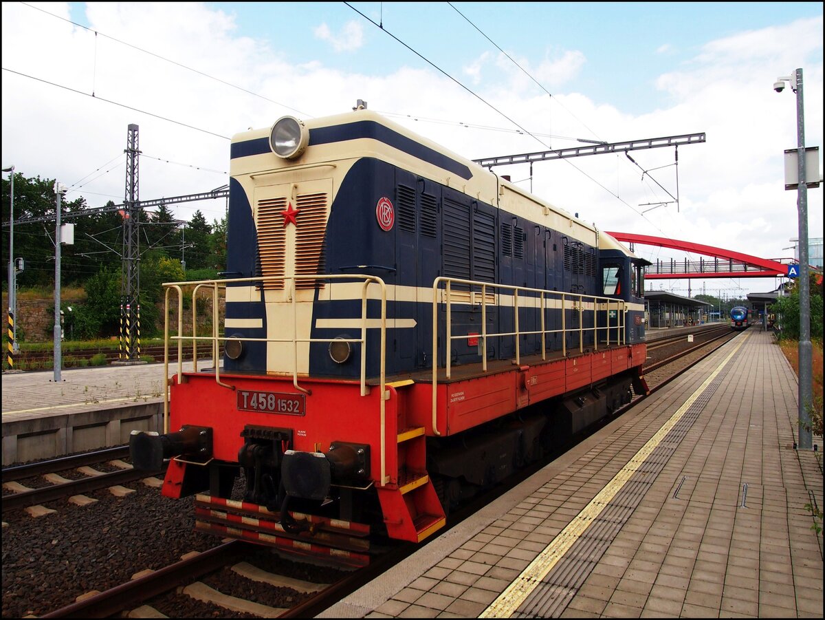 T458 1532 in HBf. Karlovy Vary am 4. 8. 2024.