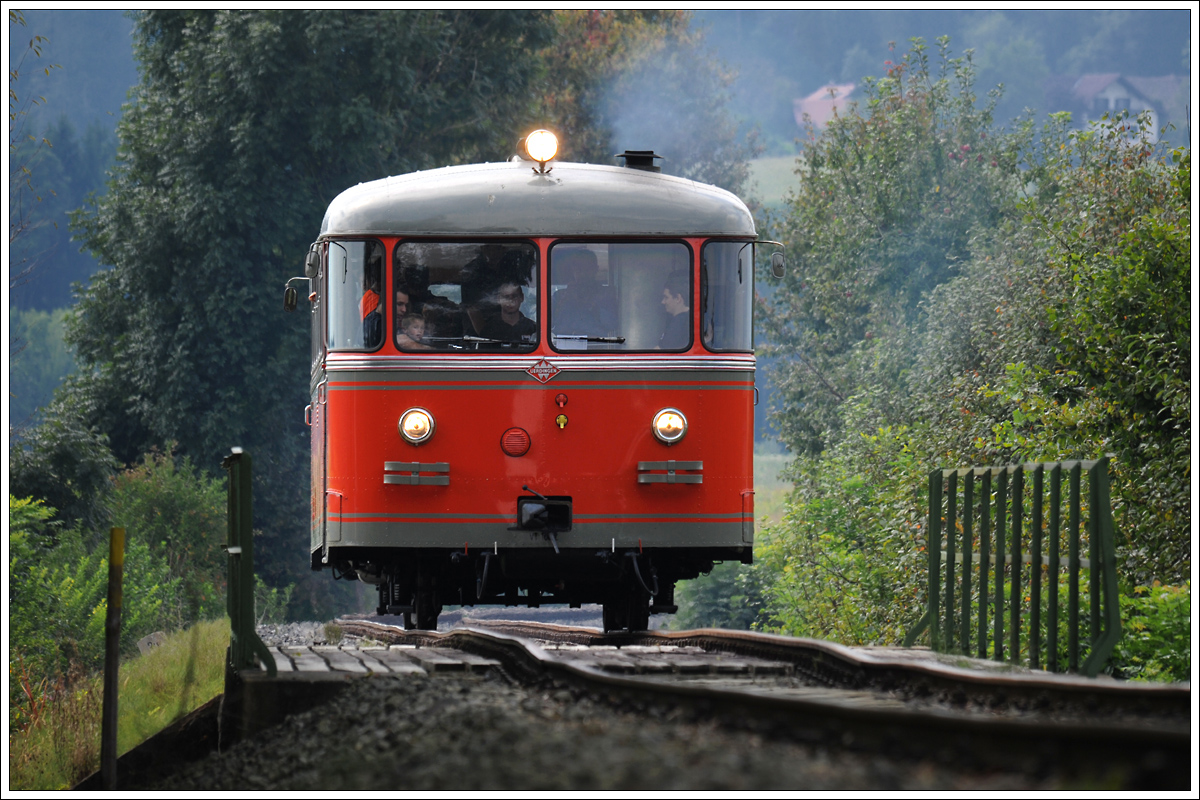 Teleaufnahme von VT 10.02 bei einer von vielen Pendelfahrten zwischen Gleinstätten und der ehemaligen Haltestelle St. Martin-Dietmannsdorf am 31.8.2014 anlässlich des Zeggern Festes in Gleinstätten.