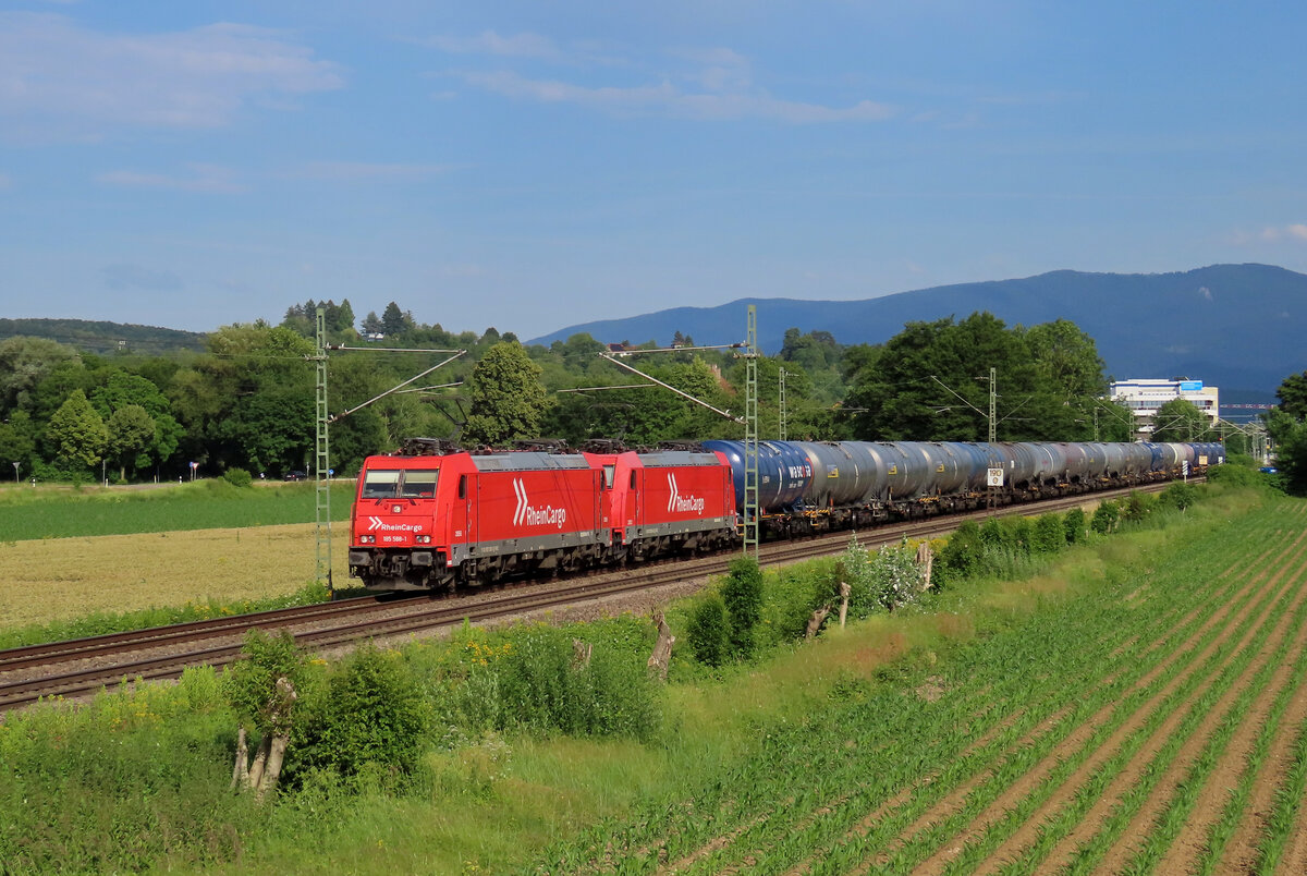 Teningen - 18. Juni 2024 : RHC 185 588 + 584 mit einem Kesselzug nach Offenburg. 

Link zum Video : https://www.youtube.com/watch?v=m5t-qLueg-Q&t=218s