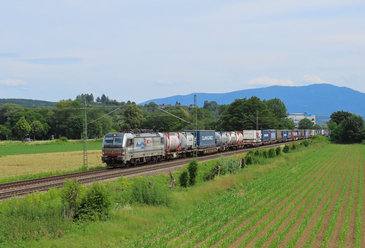 Teningen - 18. Juni 2024 : Silverpiercer 193 108  Bielersee  mit einem KLV nach Offenburg. 

Link zum Video : https://www.youtube.com/watch?v=m5t-qLueg-Q&t=218s