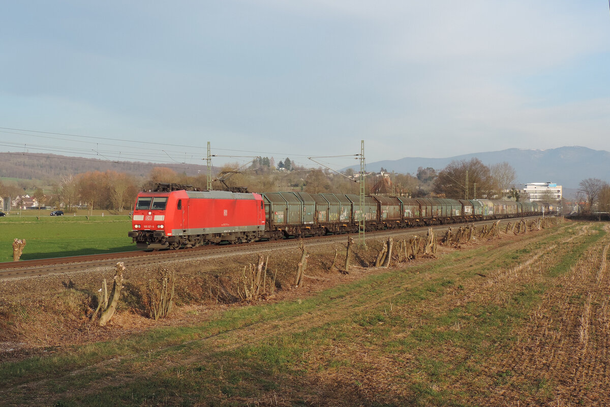 Teningen - 8. März 2024 : 185 127 mit einem Stahlzug in Richtung Norden.

Link zum Video : https://www.youtube.com/watch?v=Vpc521X5m6Y&t=22s