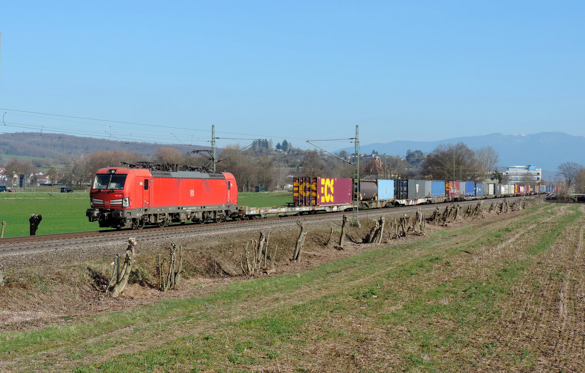 Teningen - 8. März 2024 : 193 336 mit einem KLV in Richtung Norden.

Link zum Video : https://www.youtube.com/watch?v=Vpc521X5m6Y&t=22s