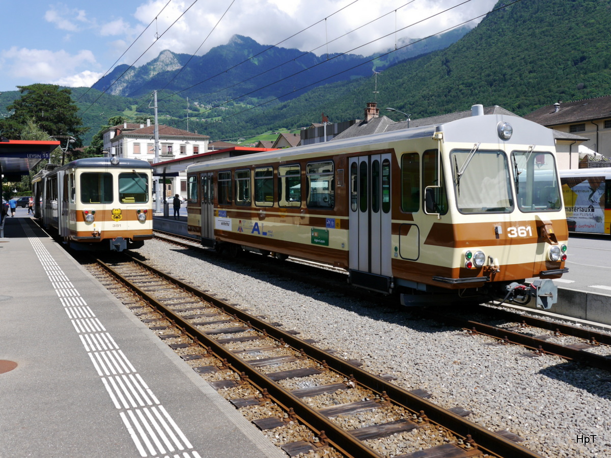 tpc / Al - Abgestellter Steuerwagen Bt 361 neben dem Steuerwagen Bt 351 im Bahnhof Aigle am 01.08.2016