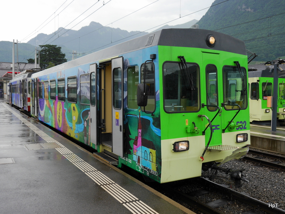 tpc / AOMC - Steuerwagen Bt 532 im Bahnhofsareal in Aigle am 20.07.2014