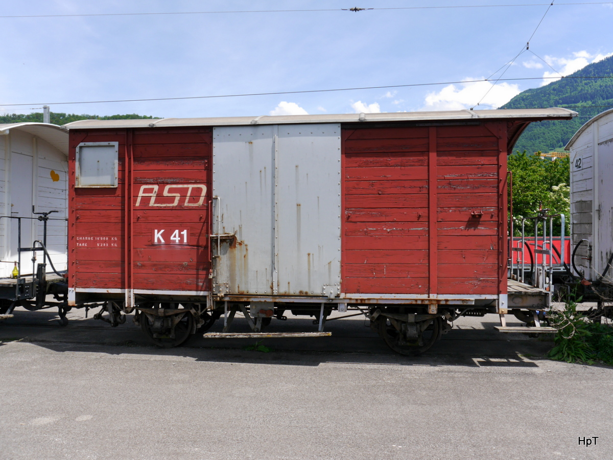 tpc / ASD - Güterwagen Gk 41 im Bahnhofsareal in Bex am 31.05.2015