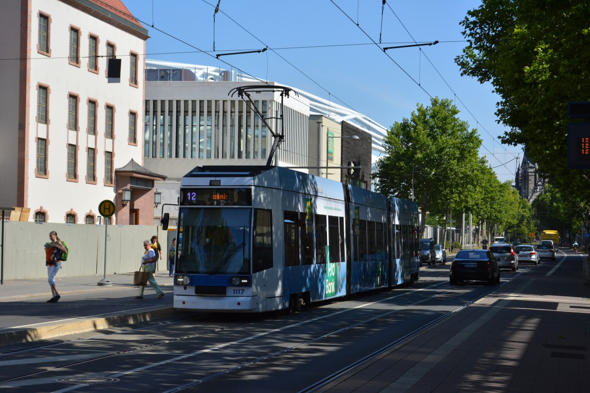 Tram 1117 auf der Linie 12 am Zoo in Leipzig. Aufgenommen am 03.07.2014.