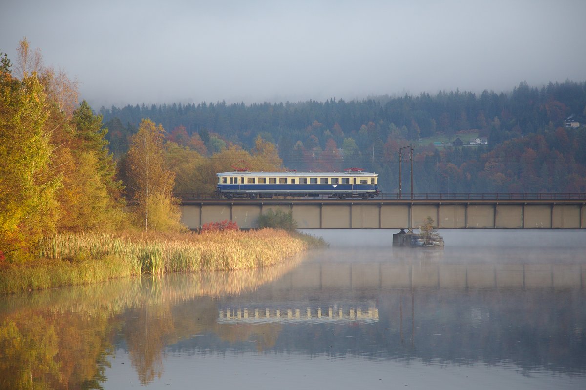 Triebwagen 4042.01 in Villach. (23.10.2016)