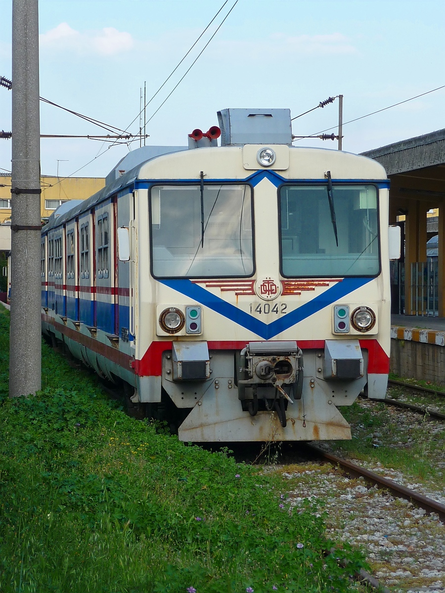 Triebzug 14042 im Kopfbahnhof Adapazari (Sakarya, Türkei), 24.4.16. 