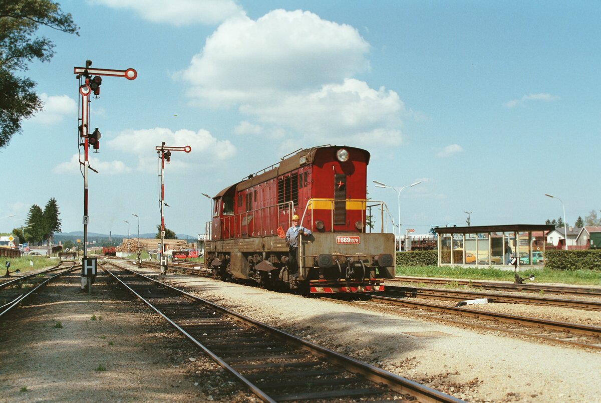 Tschechoslowakische Diesellok T 669 1078 auf österreichischen Gleisen ( Gmünd neben der Waldviertelbahn?), 20.08.1984