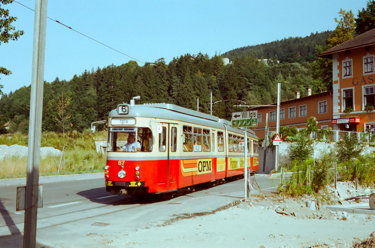 TW 87 der Innsbrucker Mittelgebirgsbahn (Linie 6). Der Wagen war eine Übernahme von der Straßenbahn Hagen. Ort leider unbekannt, 01.08.1983 