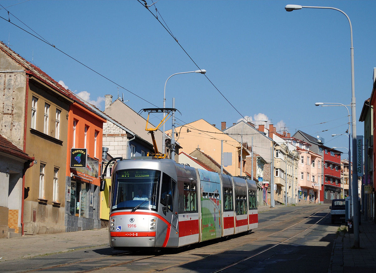 Tw.1916 auf dem Steilstück der Minska ulica kurz vor dem Burianovo namestie. (19.07.2014)