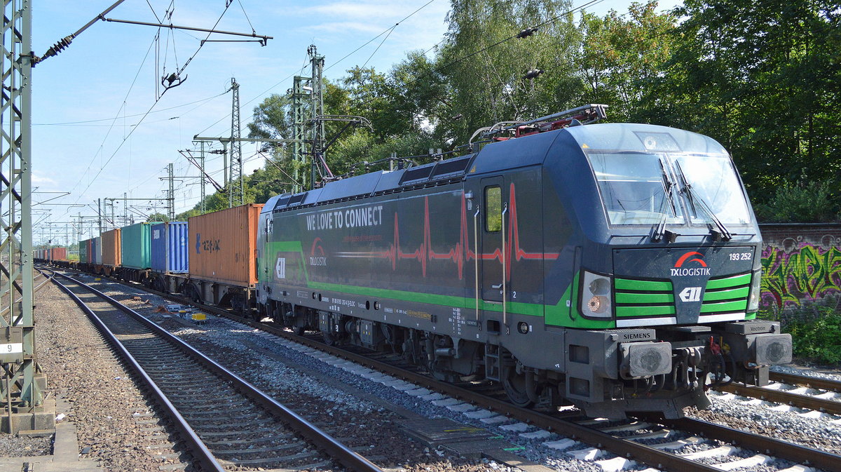 TXL - TX Logistik AG mit ELL Vectron   193 252  [NVR-Nummer: 91 80 6193 252-4 D-ELOC] und Containerzug Richtung Hamburger Hafen am 10.07.19 Bahnhof Hamburg Harburg.