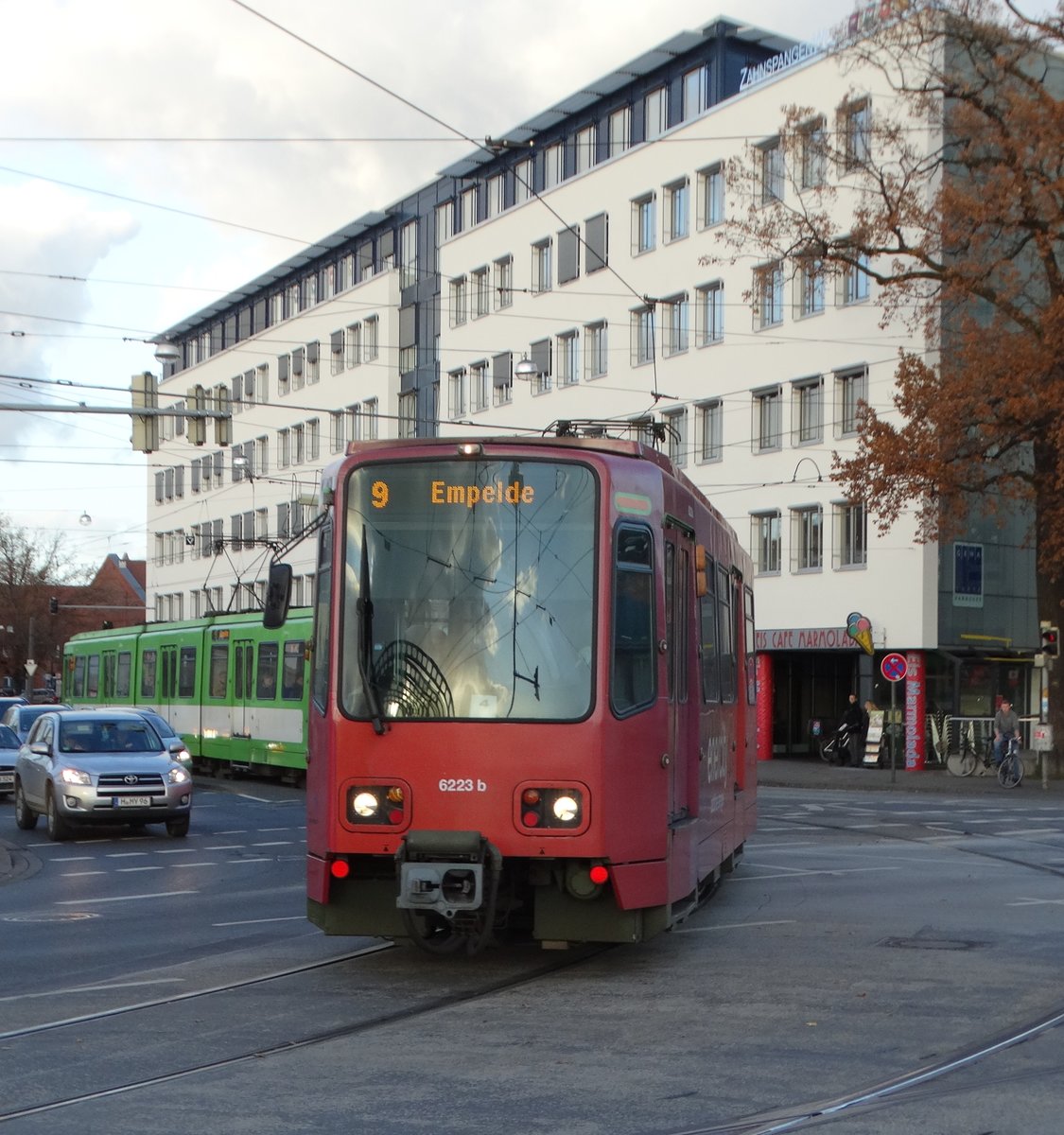 ÜSTRA Hannoversche Verkehrsbetriebe TW6000 Wagen 6223 und 6146 als Doppeltraktion am 17.11.17 in Hannover