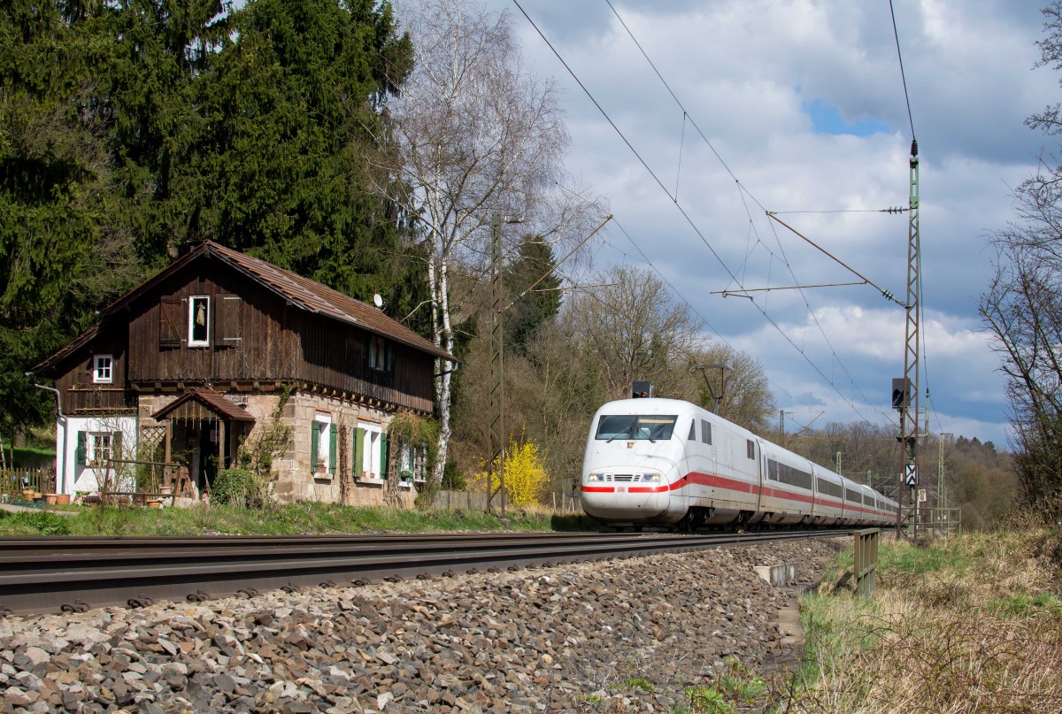 Unbekannt gebliebener ICE 596 von München HBF nach Berlin Ostbahnhof bei Reichenbach/Fils auf der KBS750 am 5.4.2015.