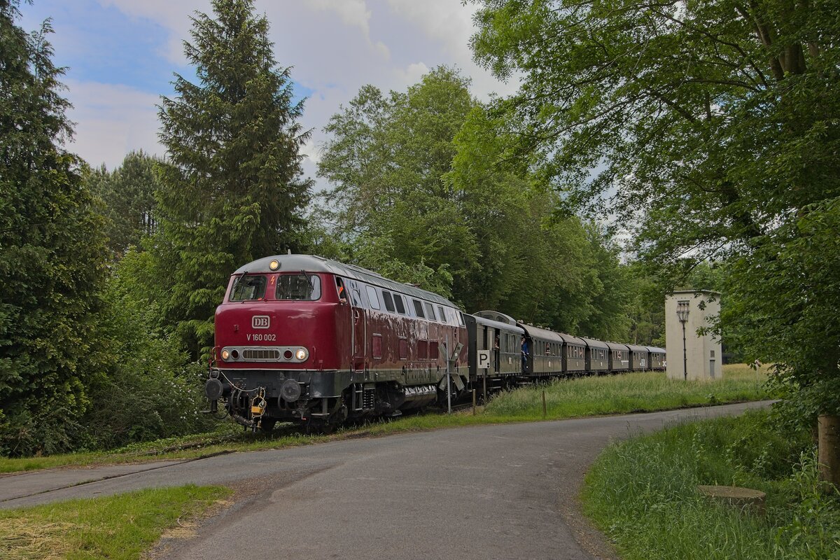 V 160 002 mit dem Teuto-Express zwischen Westerkappeln und Mettingen (20.05.2024)