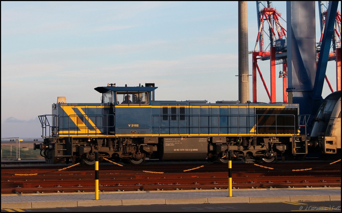 V 2102 der MWB im Portrait am KV-Terminal Wilhelmshaven. 23/11/2013