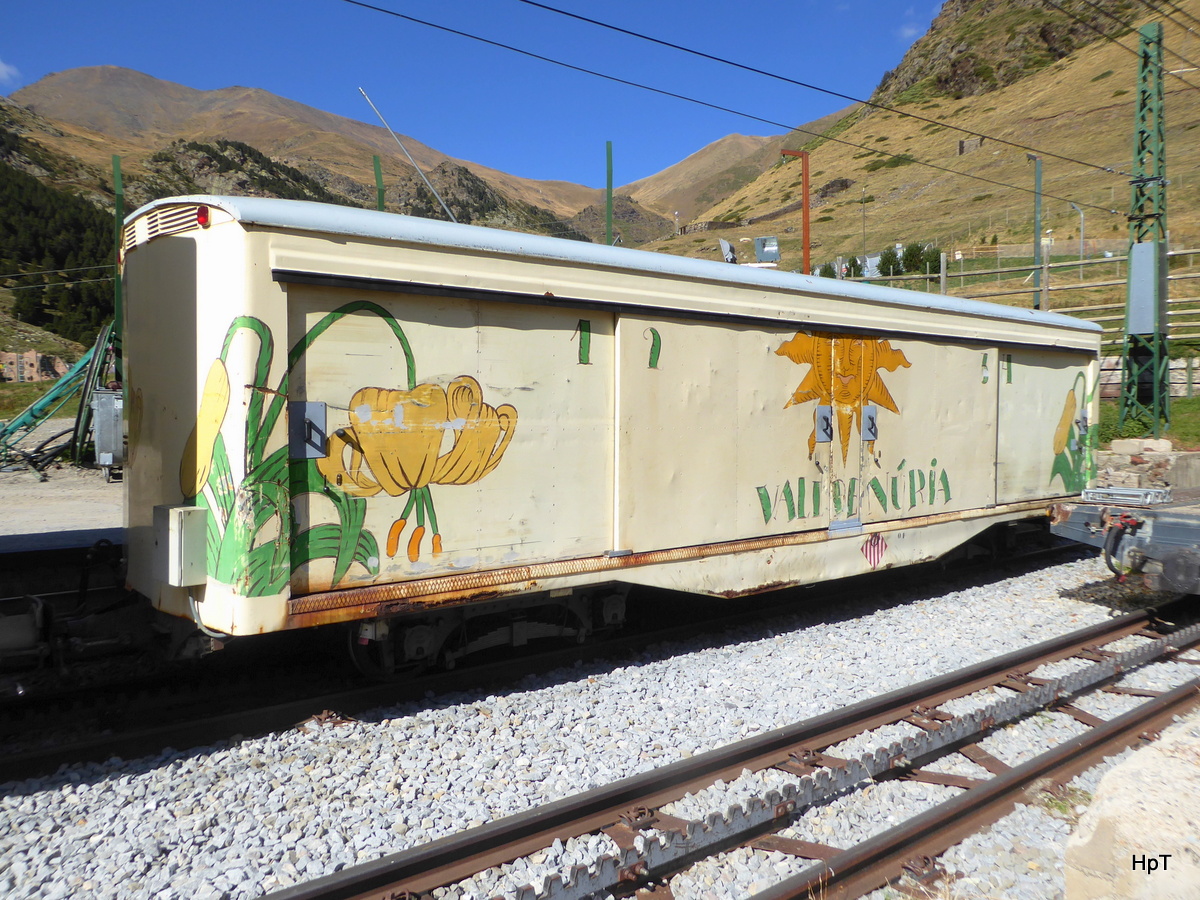   Vall de Nuria / Cremallera - Güterwagen 01 im Bergbahnhof in Nuria am 04.10.2016