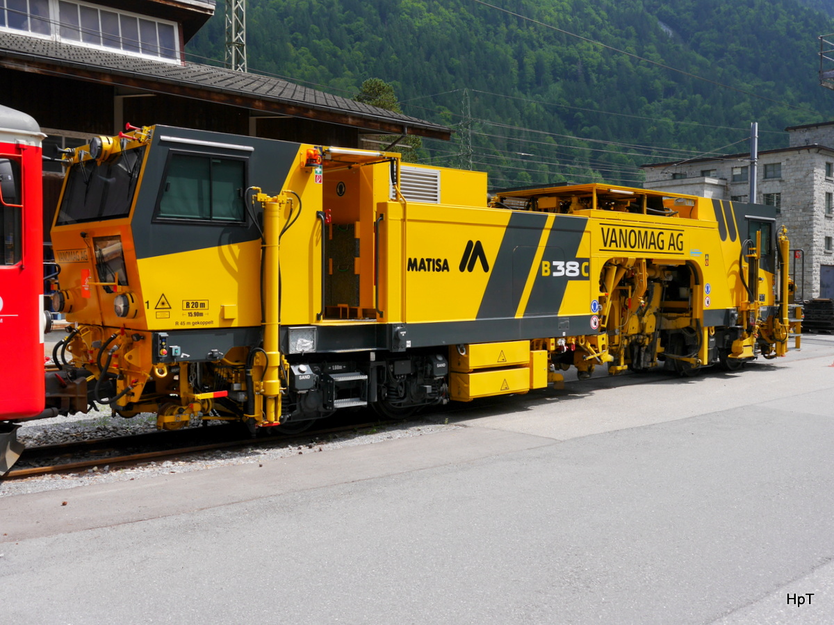 VANOMAG AG - Baumaschine MATISA B38C im Bahnhof der MIB in Innertkirchen am 04.08.2017