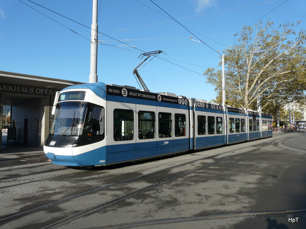   

VBZ - Tram Be 5/6 3082 unterwegs auf der Linie 11 in Zürich am 17.10.2013