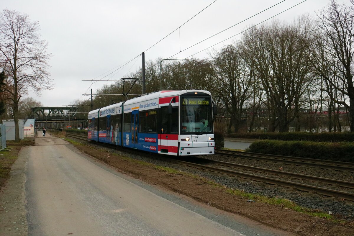 VGF Bombardier Flexity Classis S-Wagen 216 am 18.12.21 in Frankfurt am Main