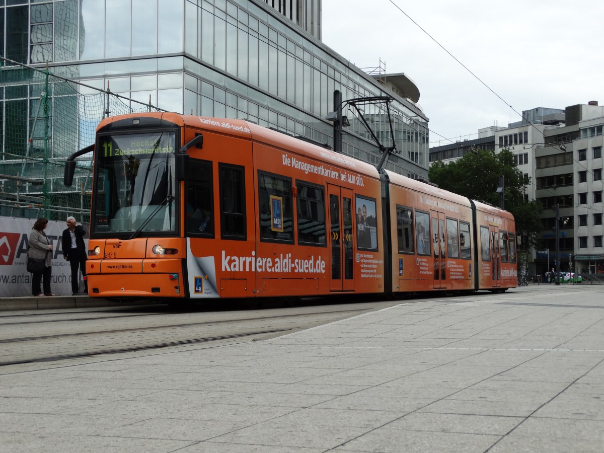 VGF Bombardier S-Wagen 247 am 20.08.15 in Frankfurt am Main am Willy Brandt Platz